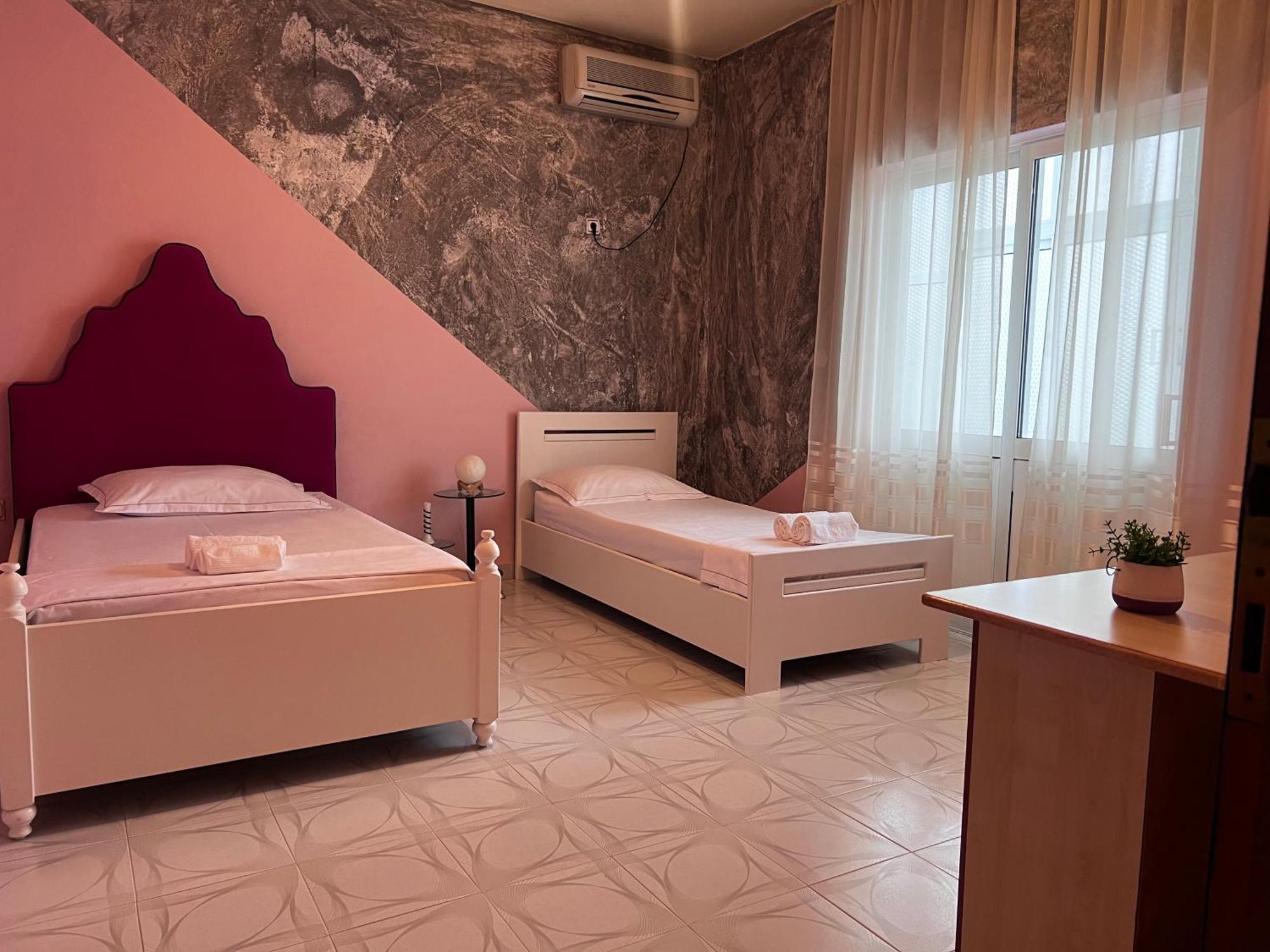 Berat Private Room In Haxhialiu Villa Eksteriør billede